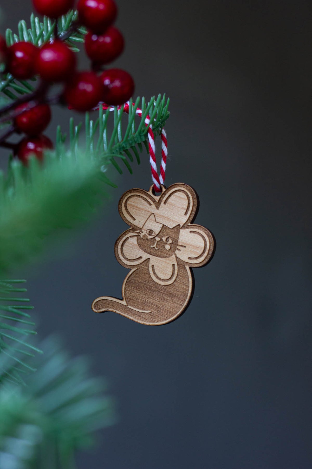 Cat in Daisy Mini Ornament