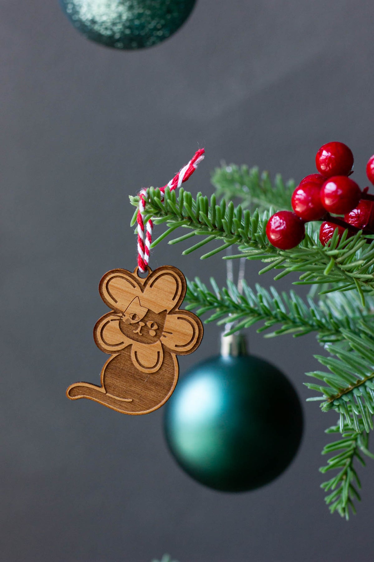 Cat in Daisy Mini Ornament