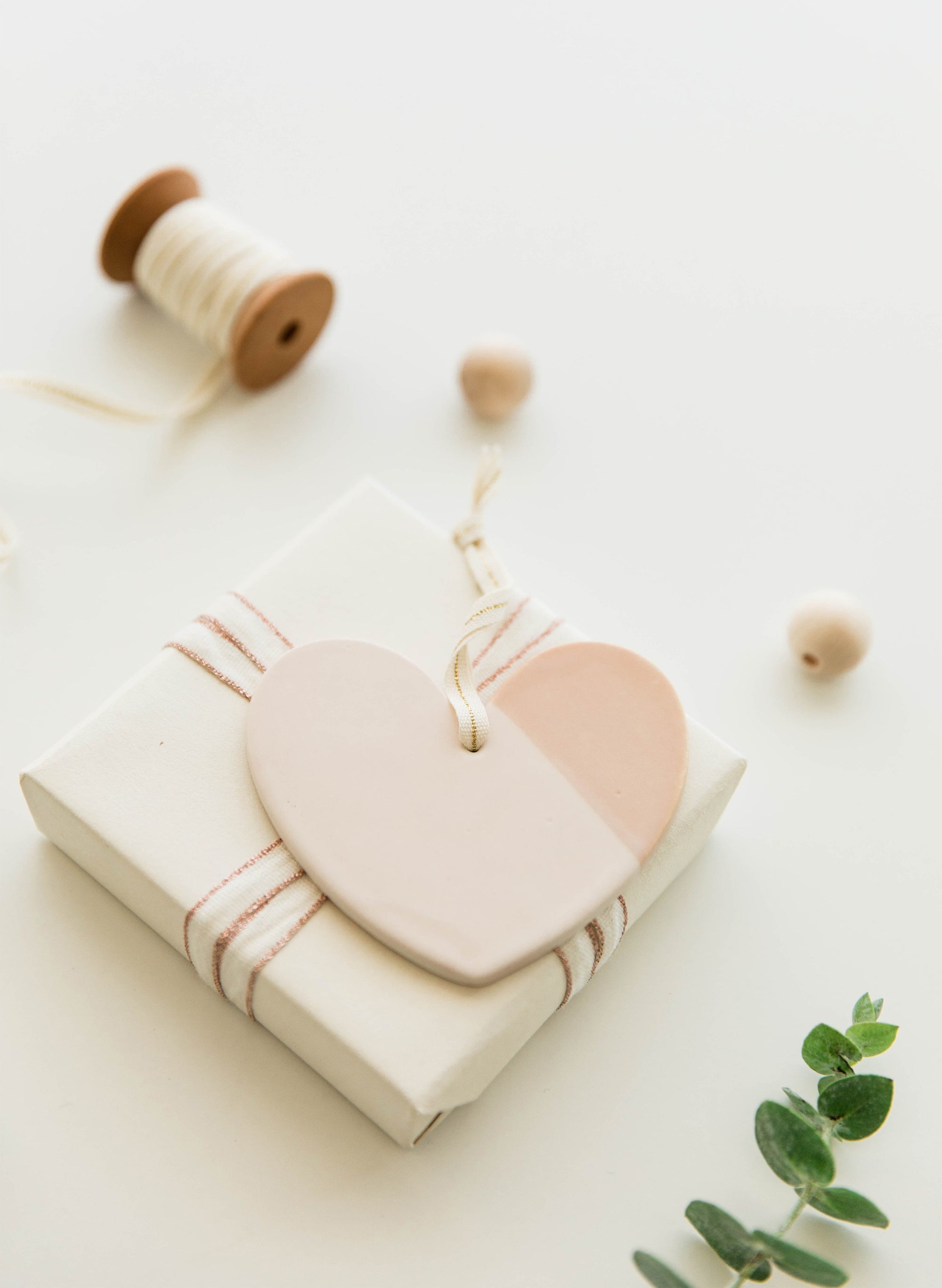  2023 New Ceramic Book Lovers Heart Ornament, Durable
